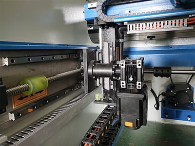 ماكينة ثني ألواح معدنية WD67K CNC